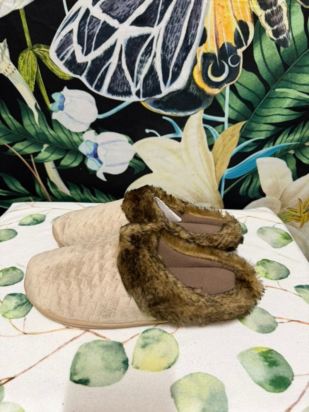 totes Women's Quilted Beige Slippers with Faux Fur Trim